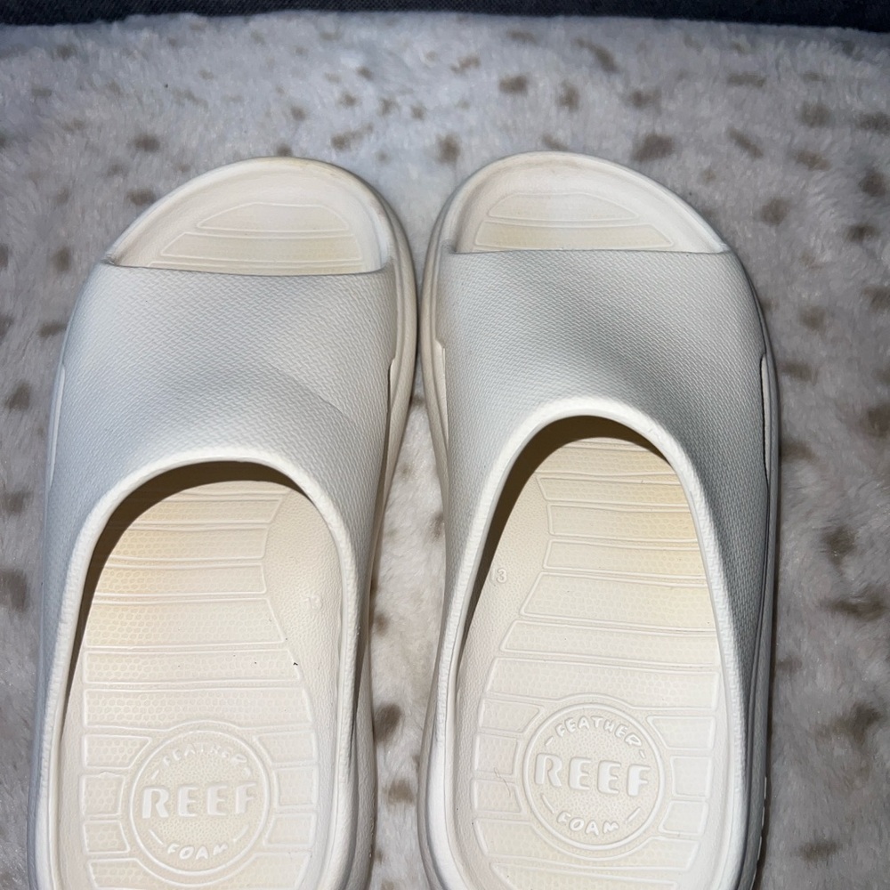 Reef Cream Slide Sandals Size 2 Unisex